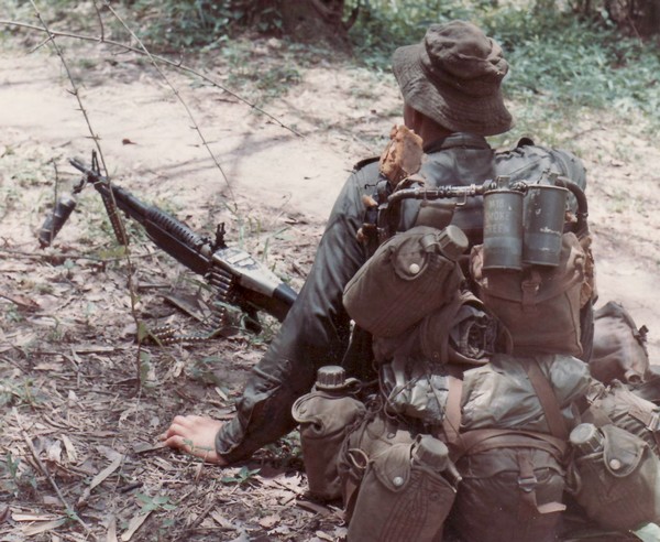 A machine gunner of "D" Company, 5 RAR, lies waiting for the enemy during operation Mindy.