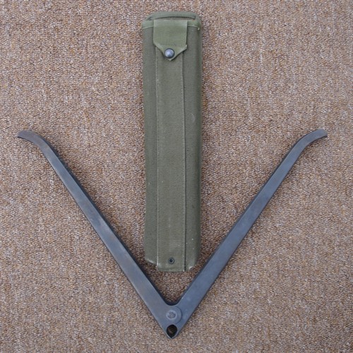 The 2nd pattern M3 Bipod carrier boasted a small pouch for cleaning rods.