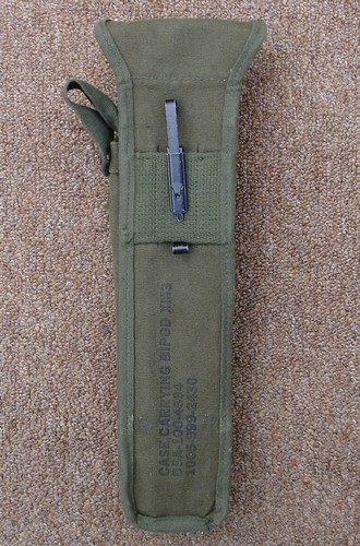 As with the previous versions, the 3rd pattern M3 Bipod cover had a single slide keeper.