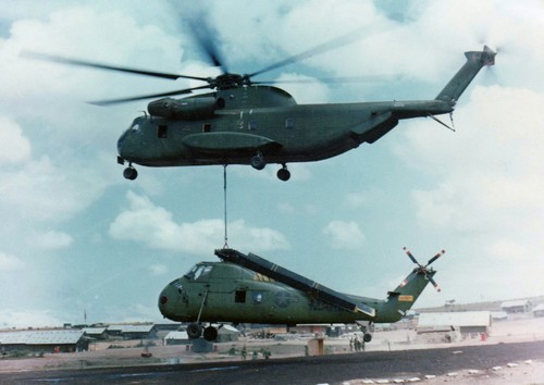A CH-53 Helicopter airlifts a stricken Marine Corps H-34 Choctaw.