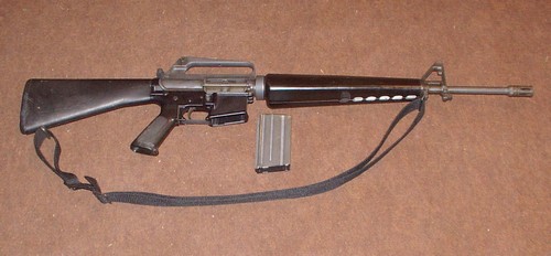 M16 Rifle with 20rd Magazine.