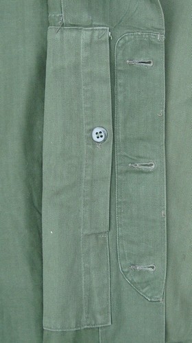 The inner map pocket on the Marine Corps P53 Utility Shirt was closed by a single button.