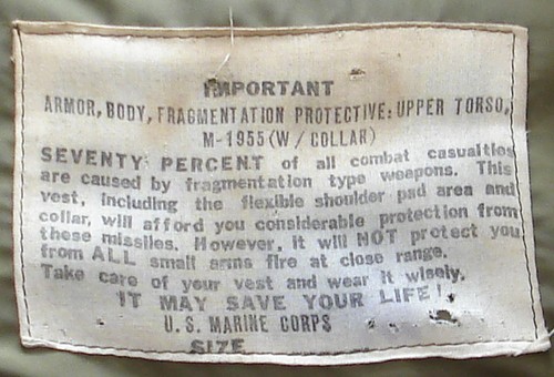 Nomenclature and instruction label in the 2nd pattern M1955 flak vest.