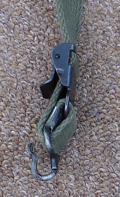 The M1956 suspenders rear straps were terminated with hooks that were clipped onto the belt or, if one was being worn, the butt pack.