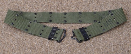 The first version of M1956 pistol belt had a ball-hook buckle.