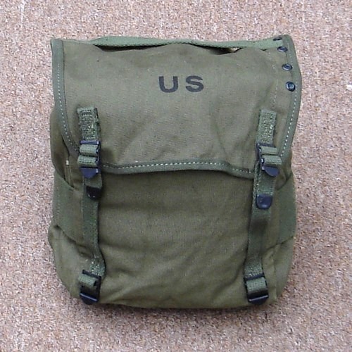 The M1956 field pack featured a carrying handle and a row of eyelets on the compartment flap.