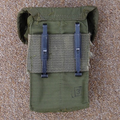 The USMC M1967 ammunition pocket did not have a suspender support strap or any grenade hangers.