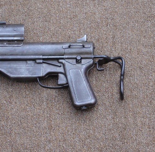 Unlike its M3 predecessor, the M3A1 had an oiler within the grip.
