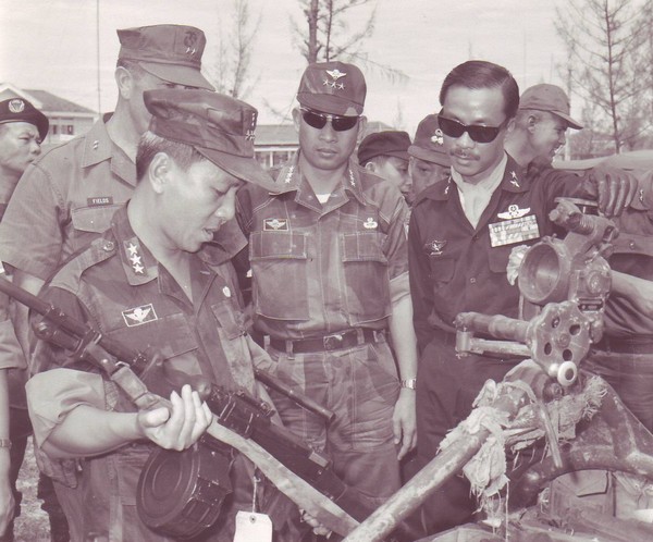 Weapons captured by USMC and ARVN troops during Operation Colorado are inspected by (right to left) Prime Minister Nguyen Cao Ky, Lt.