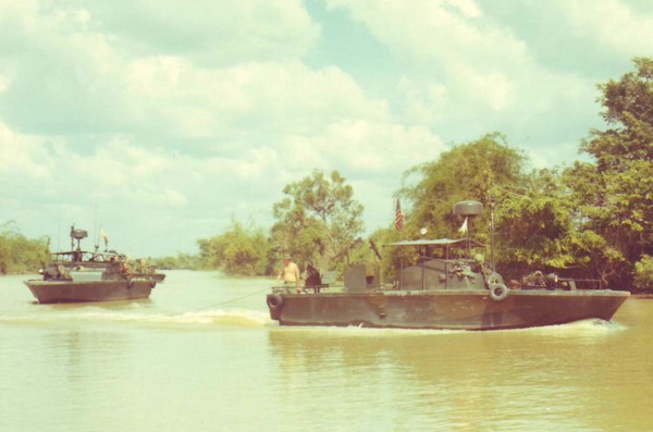 PBRs of the Navy's 549th River Division proceed along the Saigon River, approximately 7km southeast of Dau Tieng, during Operation Tom Sawyer.