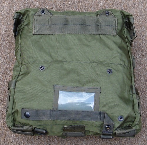 The eyelets at the top of M-1967 USMC nylon combat field pack connected to the rear facing snap hooks on the shoulders of the suspenders.