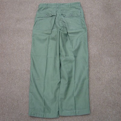 The Army Utility Trousers had straight cut pocket flaps.