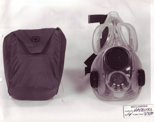 The prototype XM27 mask was identical to the standard M17, except that the face piece was made of silicone rubber.