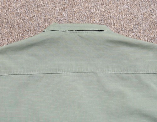 As with the 3rd and 4th pattern Tropical Combat Coats, the 5th version had a back yoke.