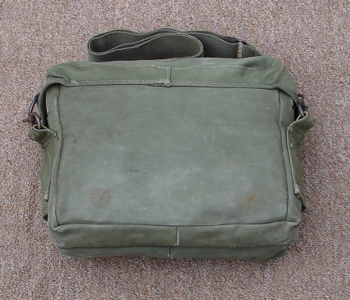 The M3 Aid Bag was equipped with a detachable carrying strap.