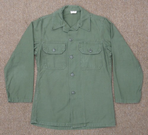 The P63 Utility Shirt was also produced without the adjustable sleeve tabs.