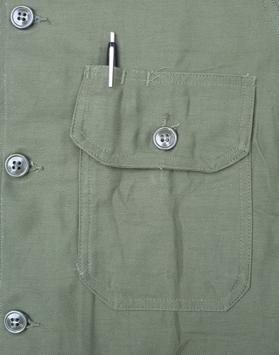 The left patch pocket of the P63 Utility Shirt featured a pen pocket.