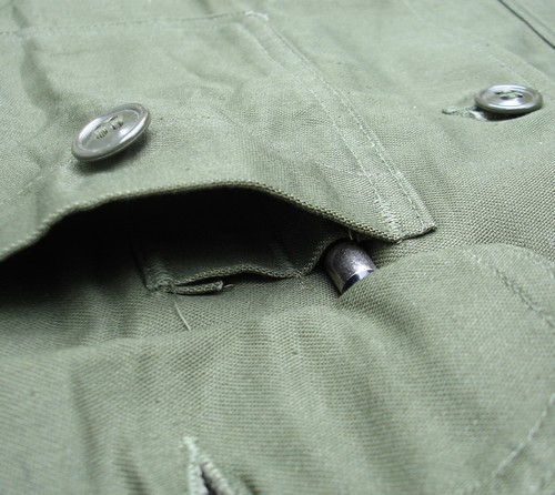 The pen pocket inside the left patch pocket of the P63 Utility Shirt was divided into two compartments.