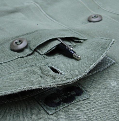 Unlike the P63 shirt, the pen pocket inside the left patch pocket of the P64 was not divided into two compartments.