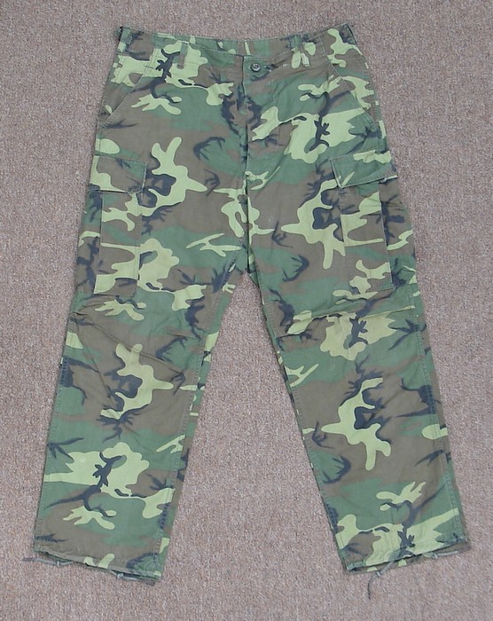 The 4th pattern Tropical Combat Trousers were made from cotton poplin and were produced in ERDL camouflage as well as OG-107.