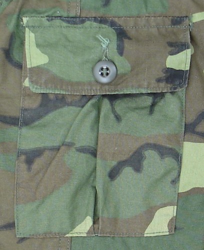 The left thigh cargo pocket on all Tropical Combat Trousers contained a smaller inner pocket that was originally designed to hold a survival kit.