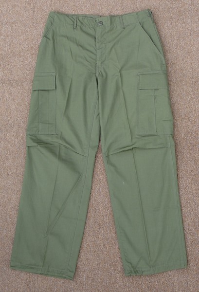 The 6th pattern Tropical Combat Trousers were made from rip-stop cotton poplin.
