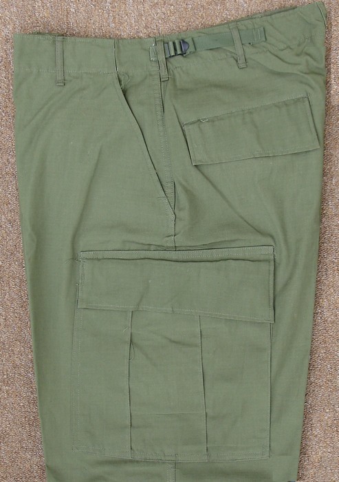 All Tropical Combat Trousers had two hanging pockets, two hip pockets and two thigh cargo pockets.