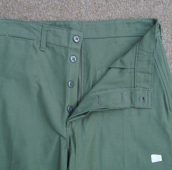 The Marine Corps P56 Utility Trousers had a button fly.